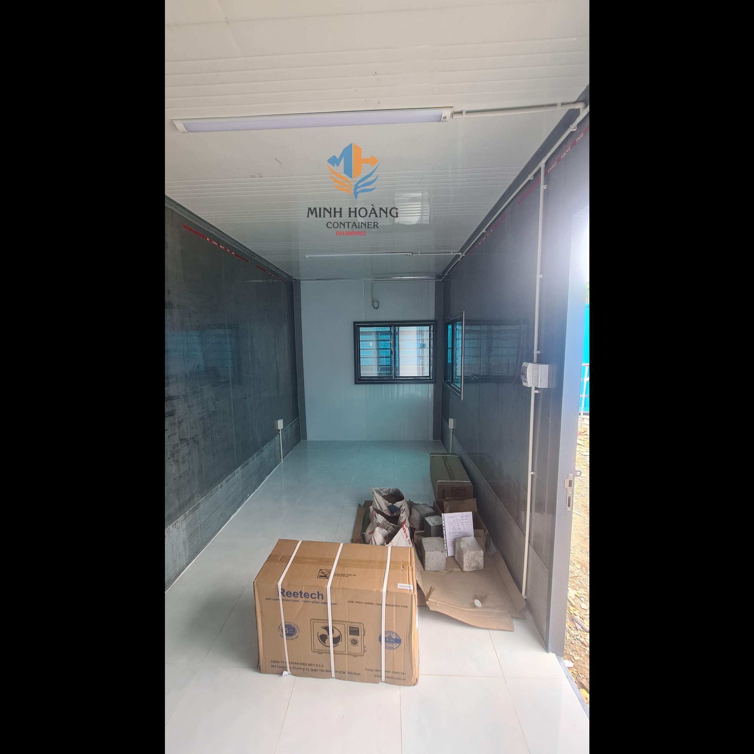 container văn phòng 20 feet xám đậm cửa lớn gia công từ cont lạnh kèm máy lạnh + toilet full tiện nghi